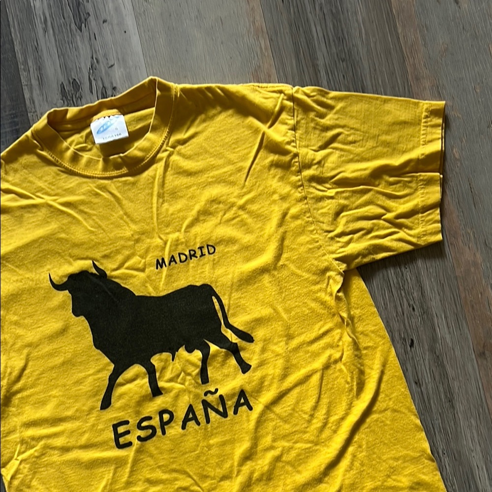 Madrid España Yellow Graphic T-Shirt Size: Small (Unisex) - Picture 3 of 14